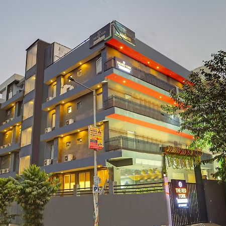 Hotel Red York By Byob Hotels โนอิดา ภายนอก รูปภาพ