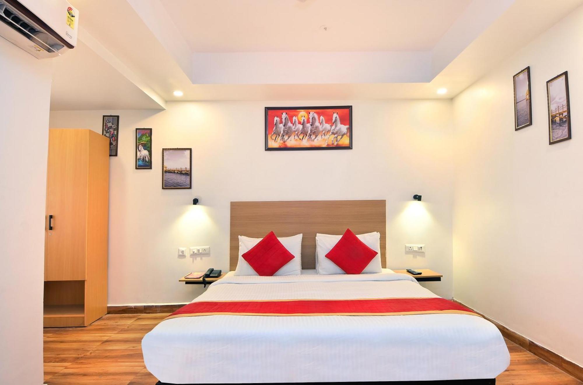 Hotel Red York By Byob Hotels โนอิดา ภายนอก รูปภาพ