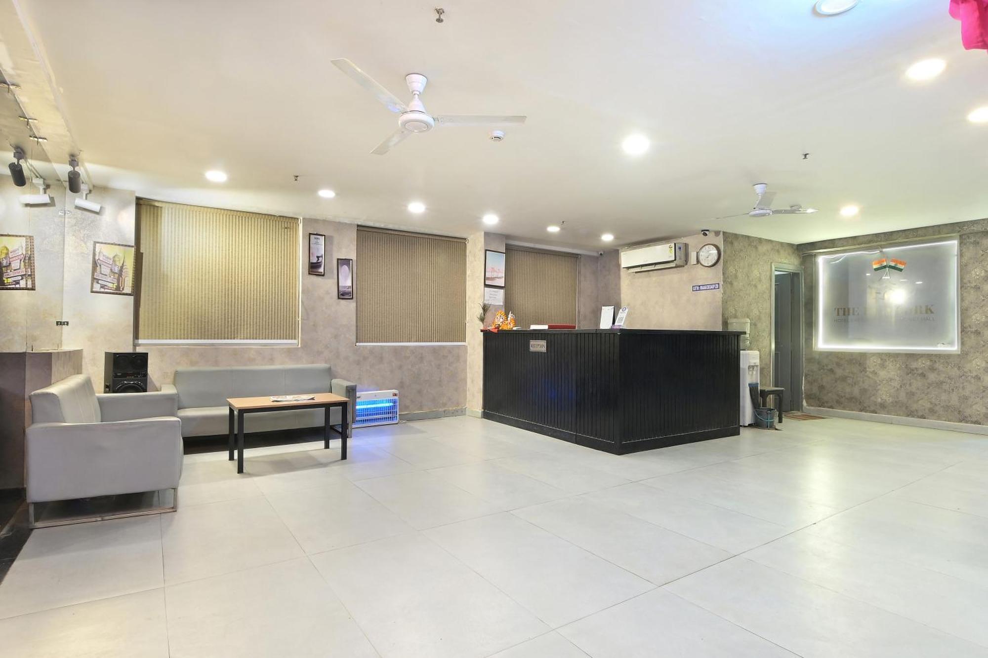 Hotel Red York By Byob Hotels โนอิดา ภายนอก รูปภาพ