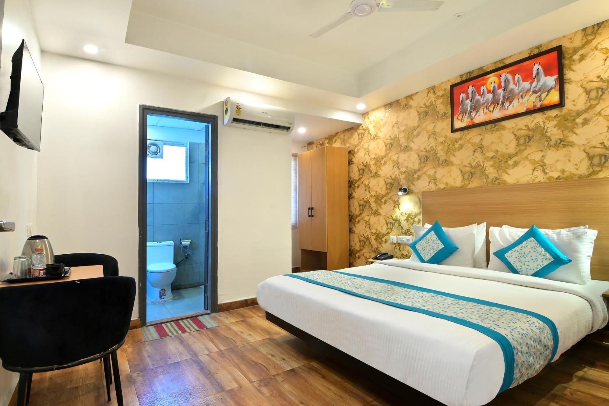 Hotel Red York By Byob Hotels โนอิดา ภายนอก รูปภาพ