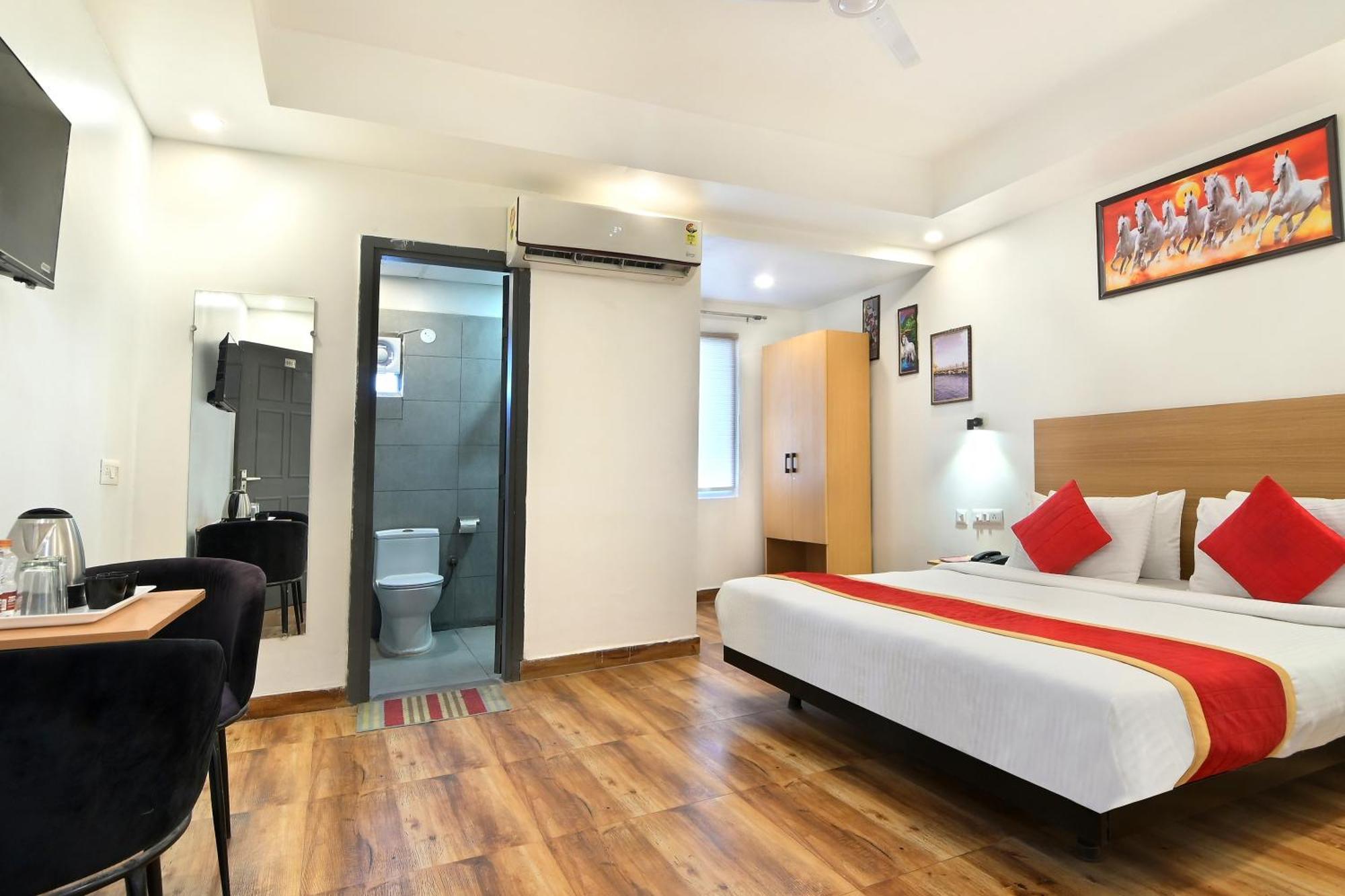 Hotel Red York By Byob Hotels โนอิดา ภายนอก รูปภาพ