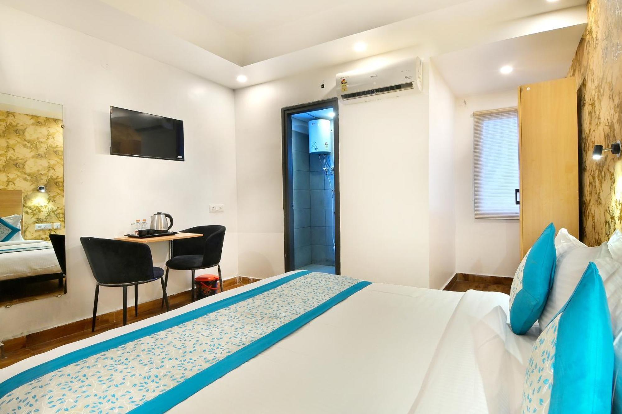 Hotel Red York By Byob Hotels โนอิดา ภายนอก รูปภาพ