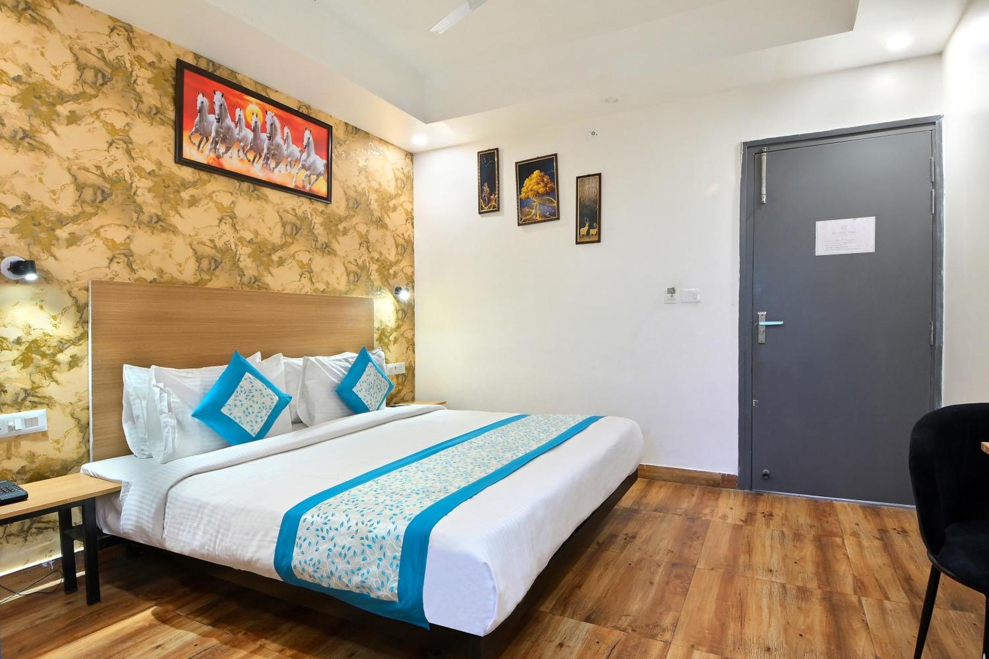 Hotel Red York By Byob Hotels โนอิดา ภายนอก รูปภาพ