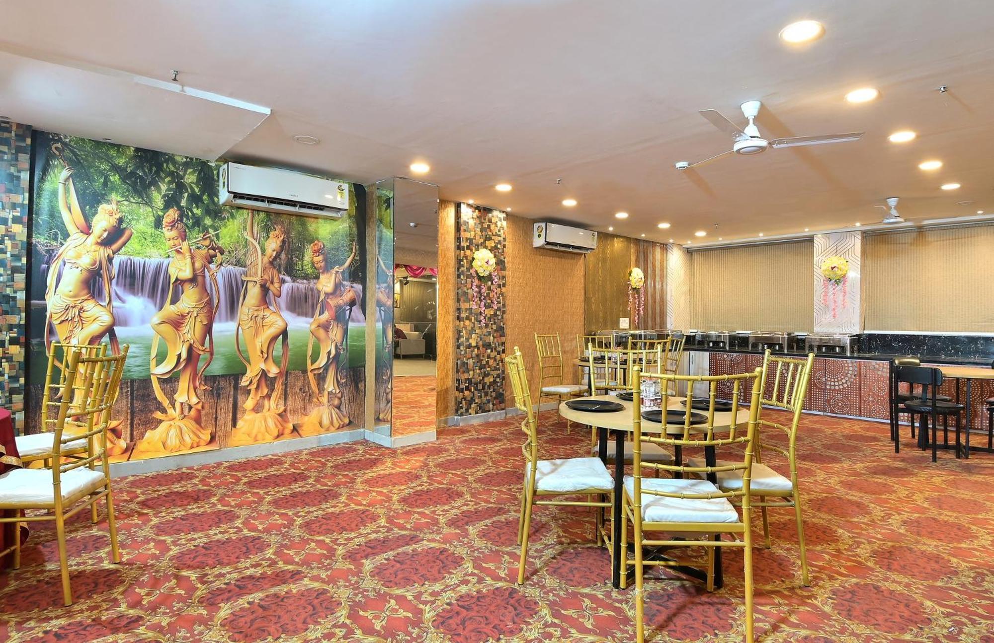 Hotel Red York By Byob Hotels โนอิดา ภายนอก รูปภาพ