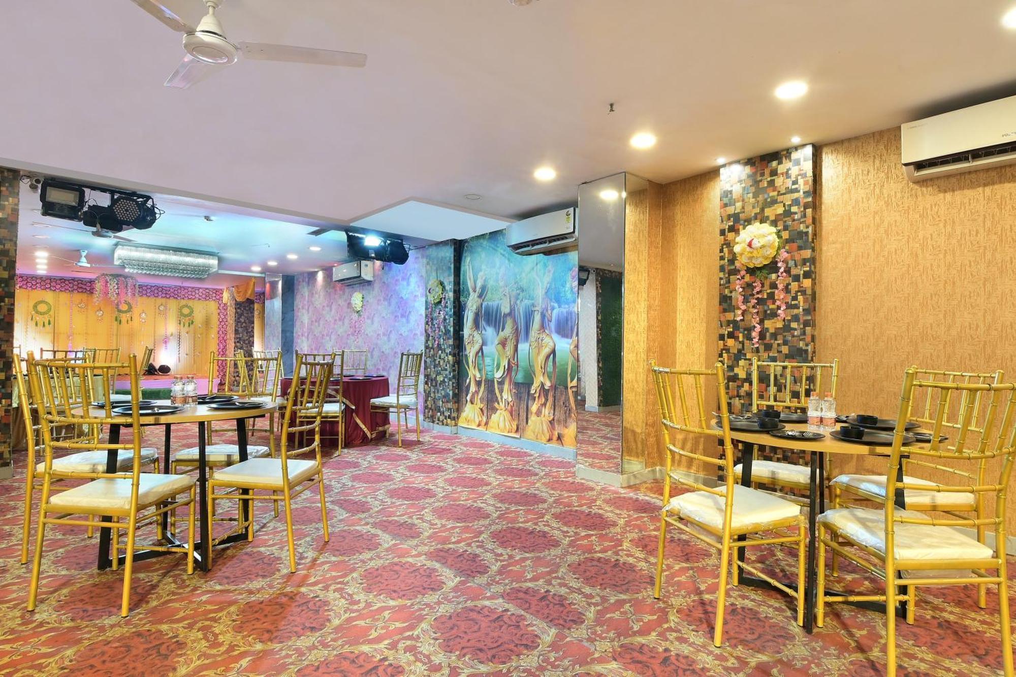 Hotel Red York By Byob Hotels โนอิดา ภายนอก รูปภาพ
