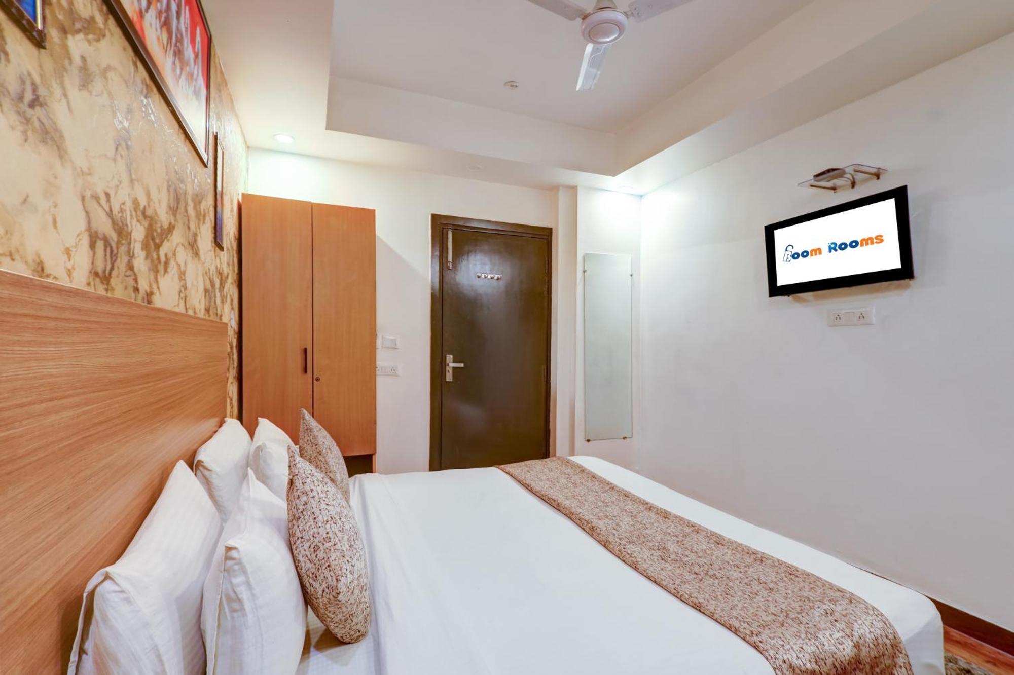 Hotel Red York By Byob Hotels โนอิดา ภายนอก รูปภาพ