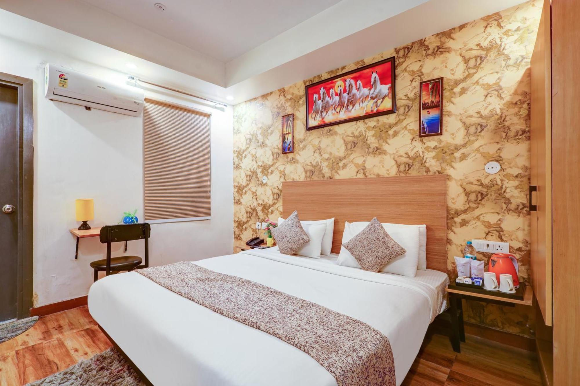 Hotel Red York By Byob Hotels โนอิดา ภายนอก รูปภาพ