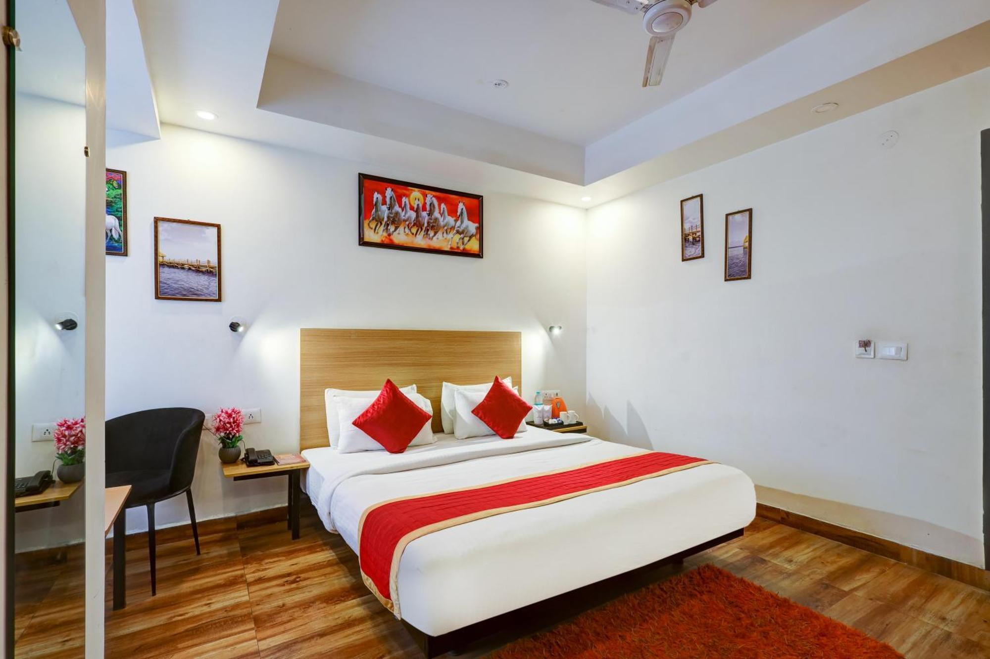 Hotel Red York By Byob Hotels โนอิดา ภายนอก รูปภาพ