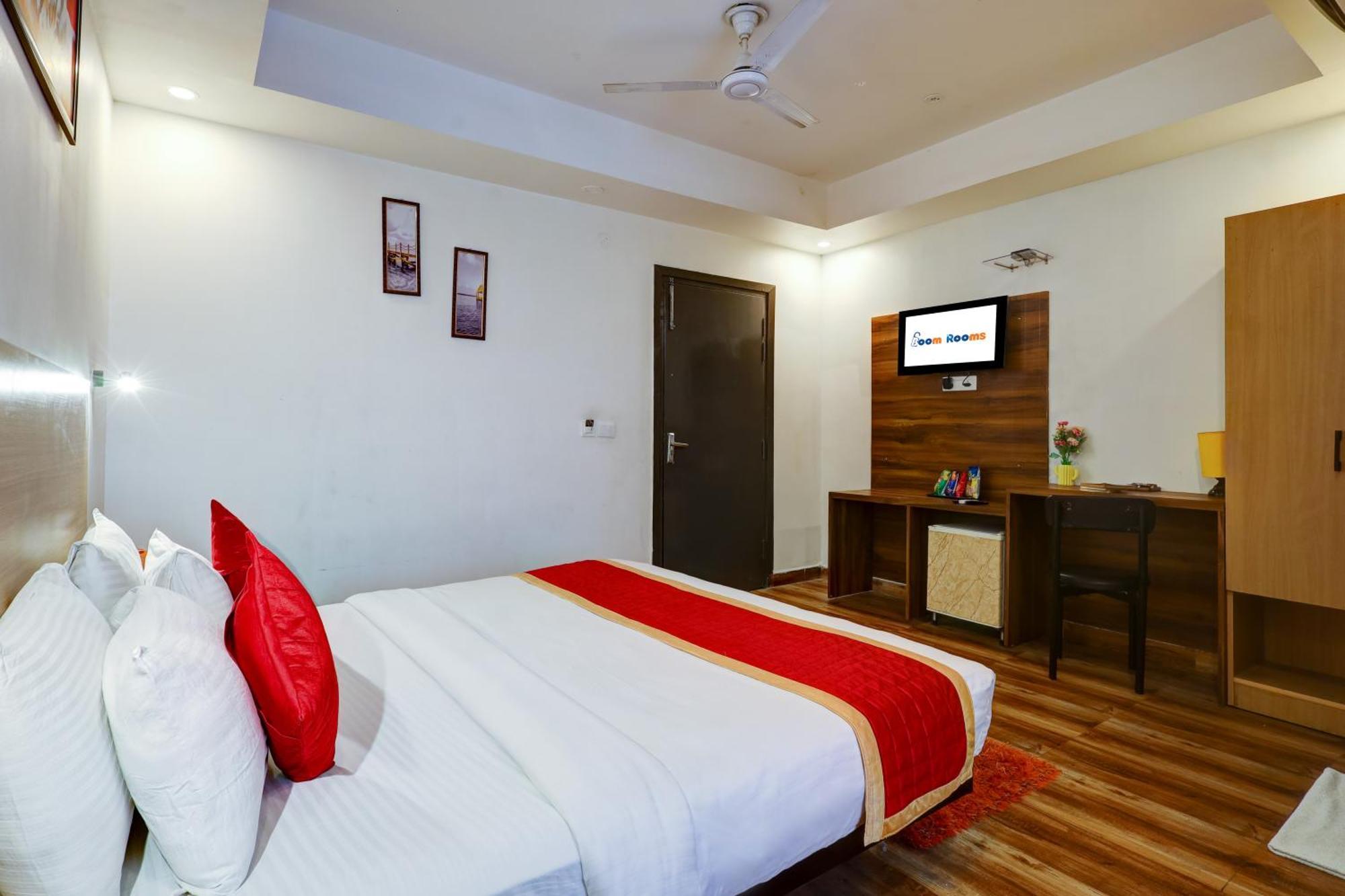 Hotel Red York By Byob Hotels โนอิดา ภายนอก รูปภาพ