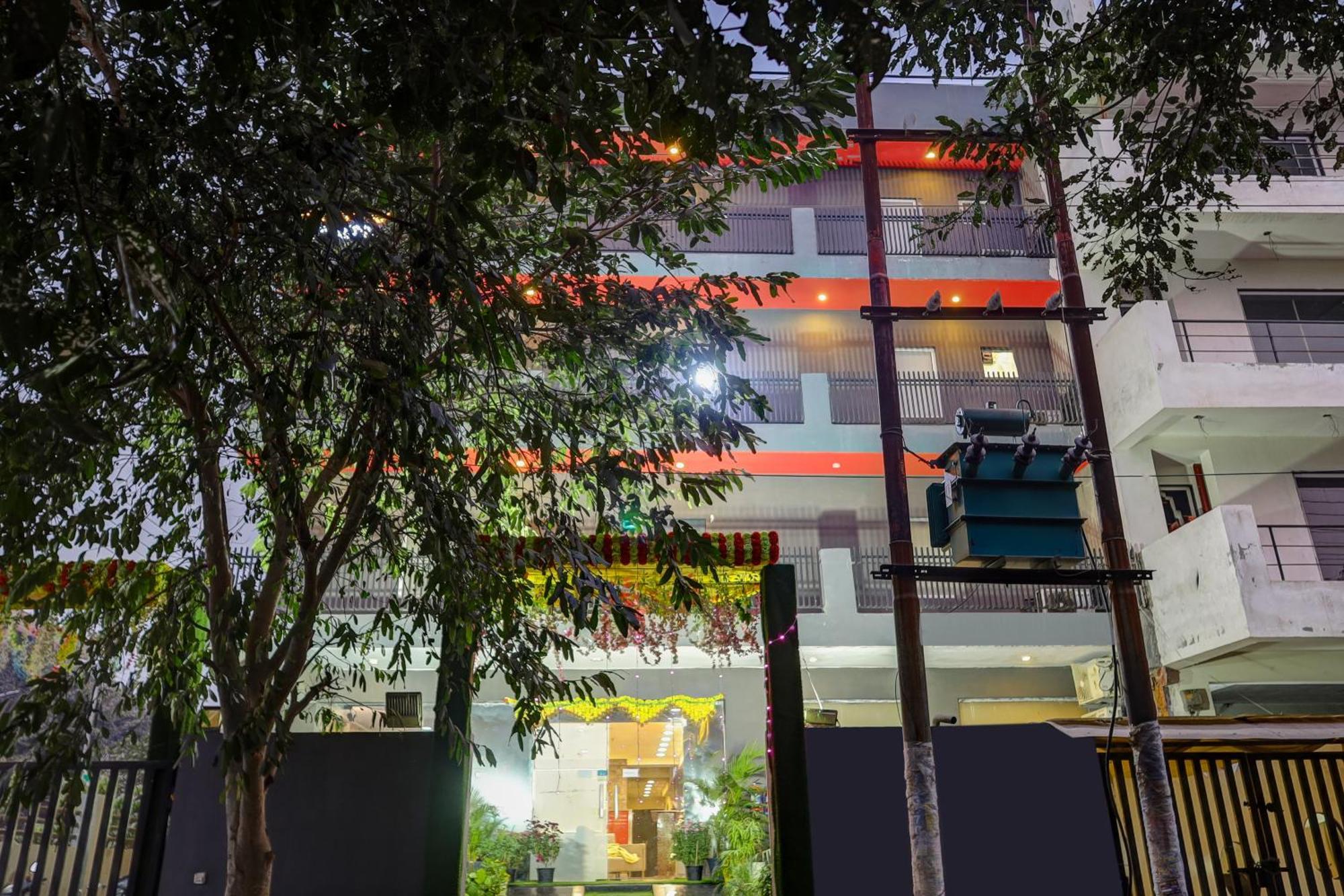 Hotel Red York By Byob Hotels โนอิดา ภายนอก รูปภาพ