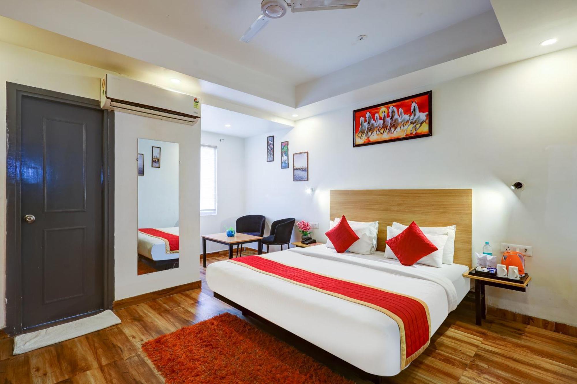 Hotel Red York By Byob Hotels โนอิดา ภายนอก รูปภาพ
